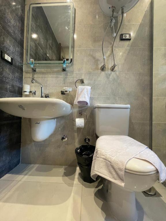 Unique Pyramids Boutique Inn Kafret el-Gabal Exteriör bild