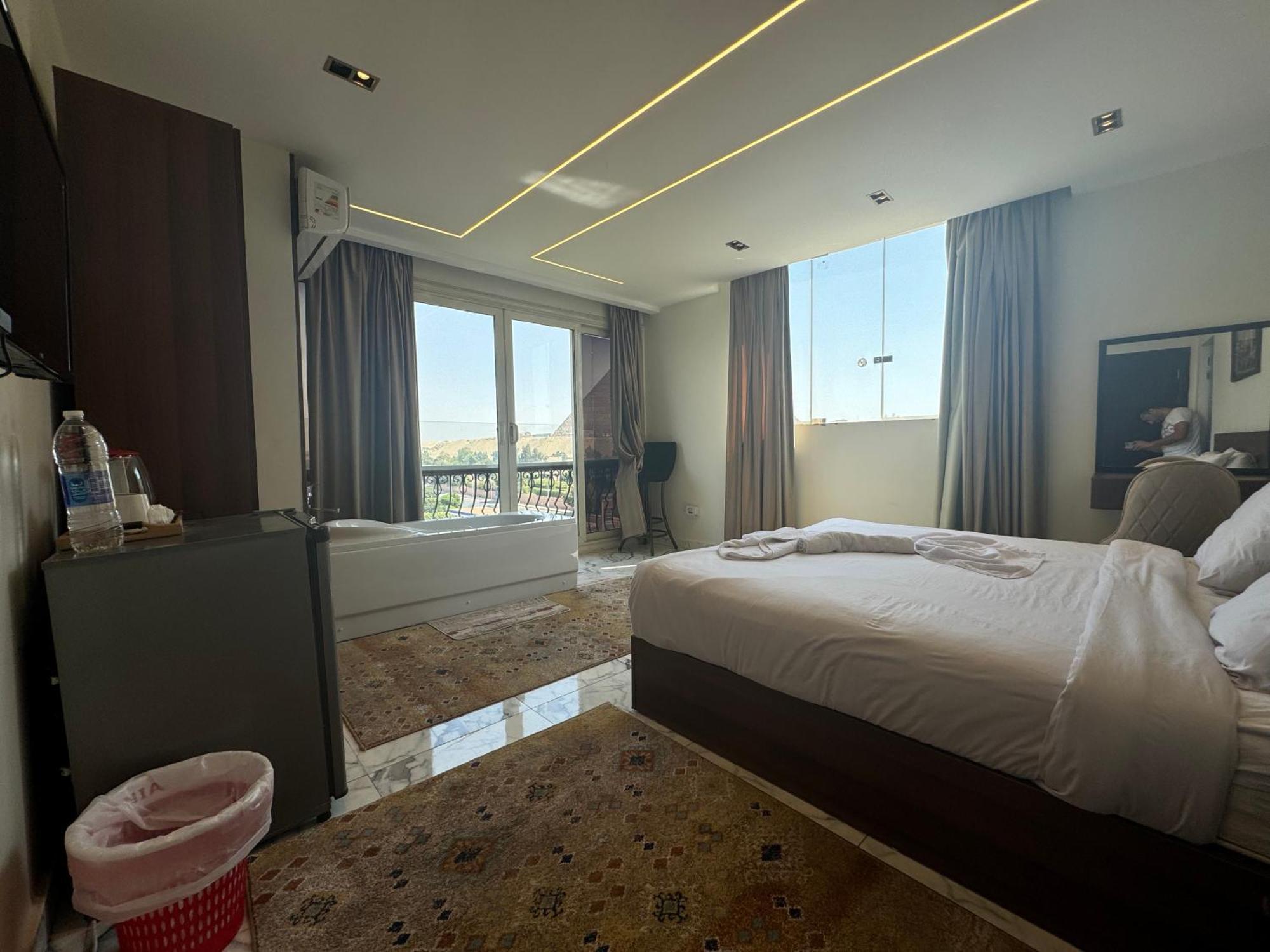 Unique Pyramids Boutique Inn Kafret el-Gabal Exteriör bild
